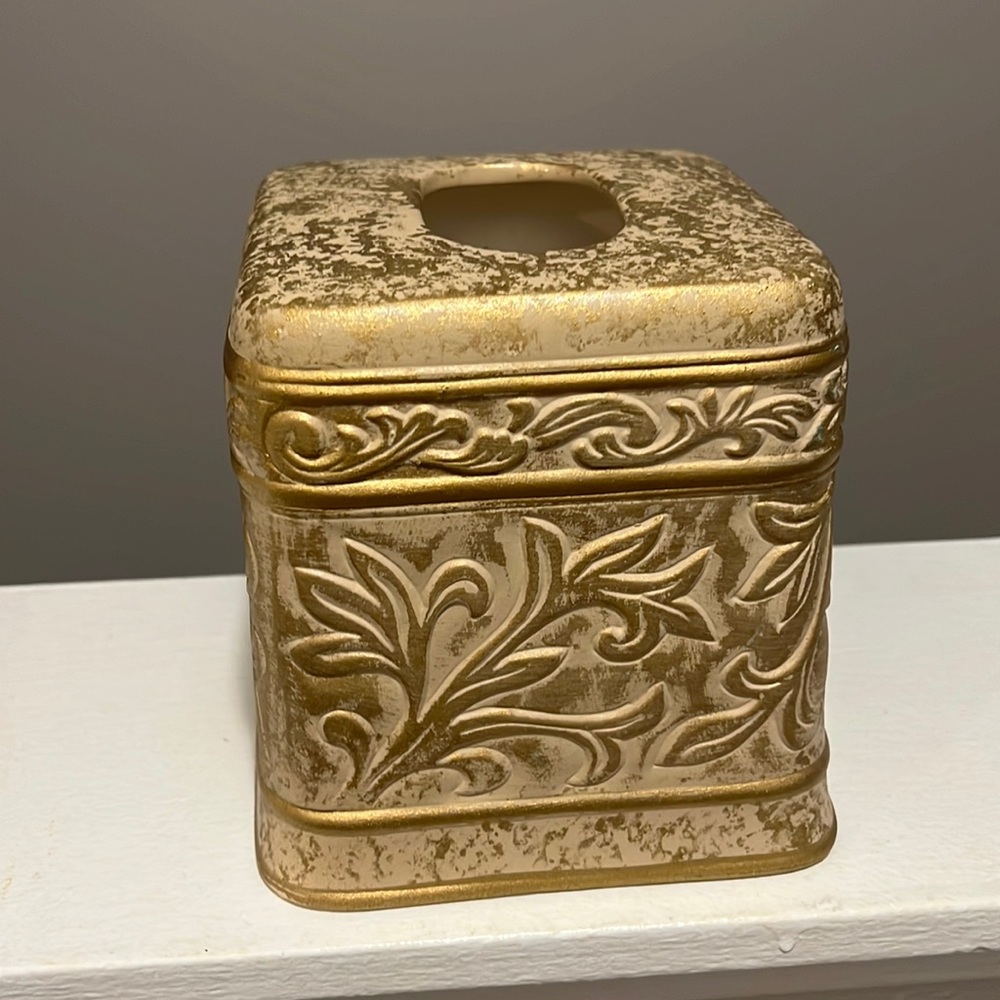 Beautiful Vintage style Tissue holder